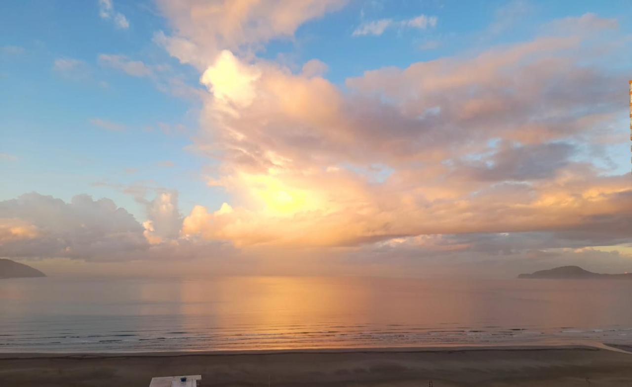 Apto Com Vista Pro Mar Em Completo Em Frente A Praia!